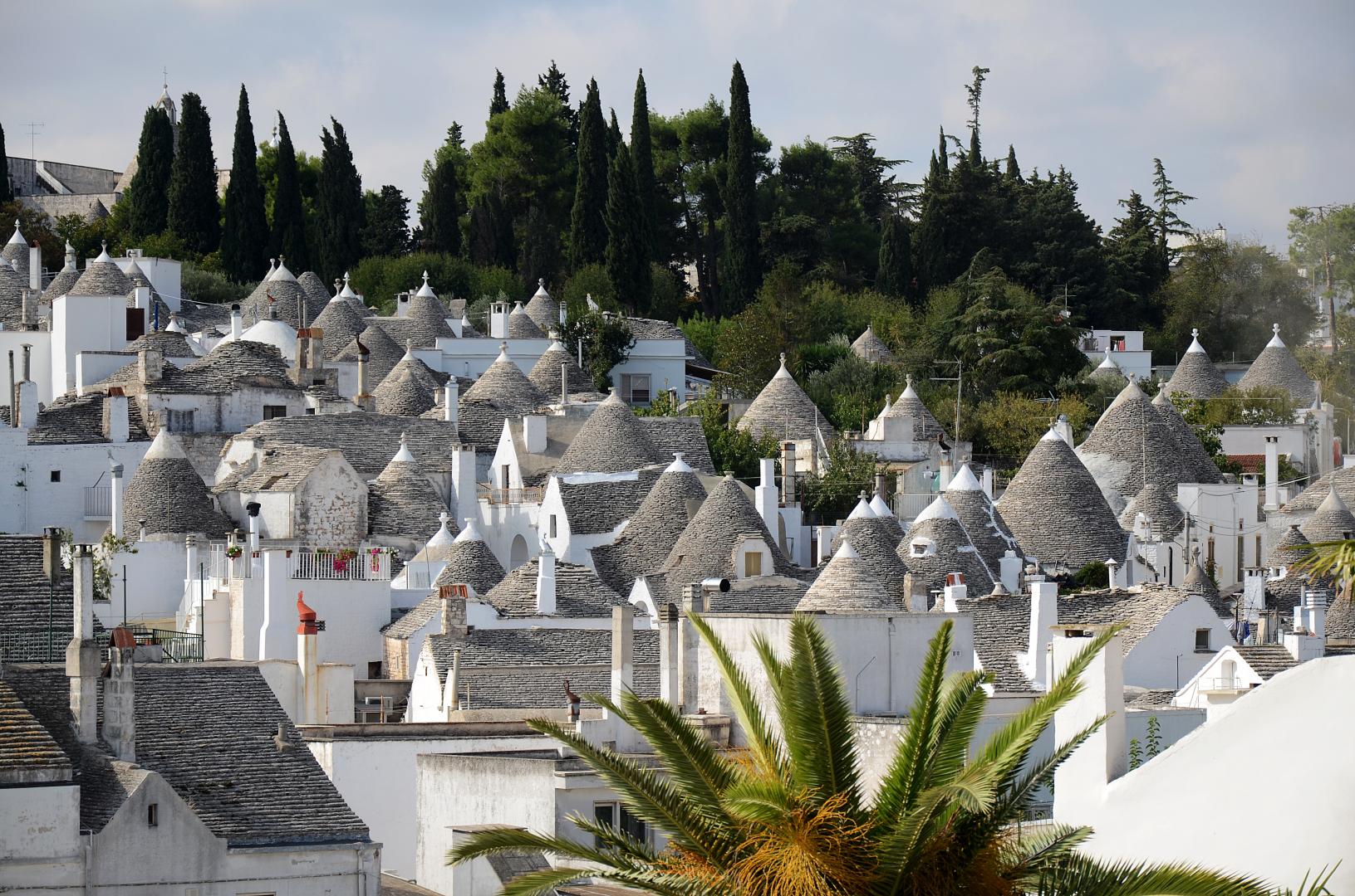 https://www.bluone.com/sites/default/files/images/puglia-trulli_1.jpg