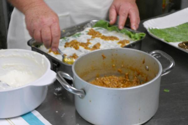 ER-ELENA-2012-05-17 16.47.50.jpg ER-cooking-elena